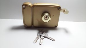 VERROU CYLINDRE TIRETTE 100 MM GAUCHE