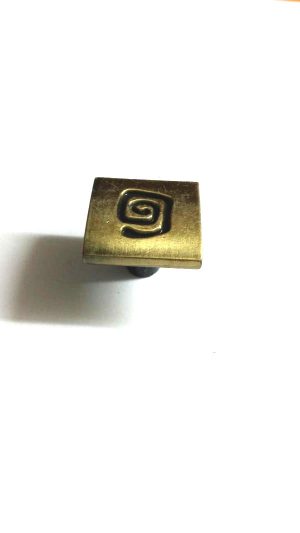 BOUTON TIROIR MARRON CARRE MODELE 11485