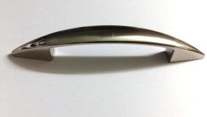 POIGNEE PLACARD CHROME 96 MM M11740