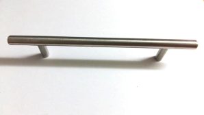 POIGNEE PLACARD BARRE CHROME 10-128MM