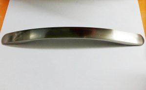 POIGNEE PLACARD CHROME MAT 6058-224 MM