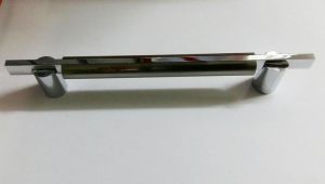 POIGNEE PLACARD CHROME 164 MM