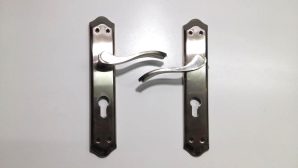 POIGNEE GC DROITE MM 70 MM CHROME